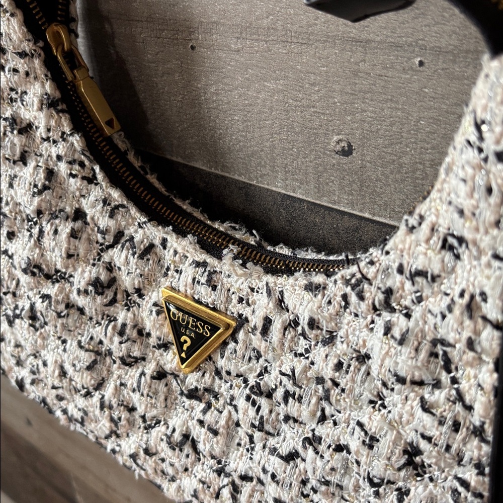 Guess Shoulder Bag - Picture 2 of 9